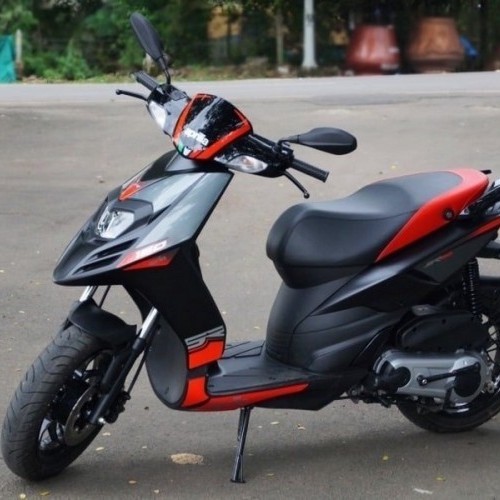 Aprilia Sr 125 Front Quarter View