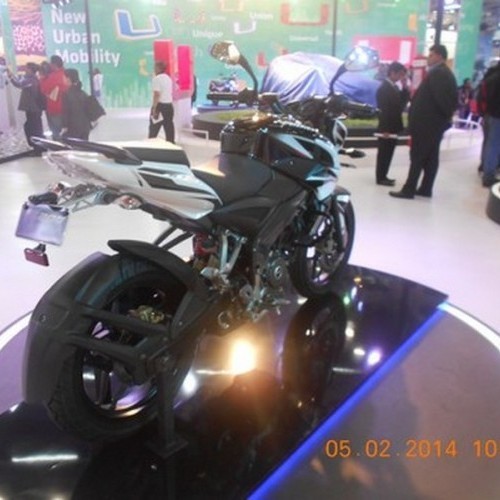 Bajaj Pulsar 200ns 02