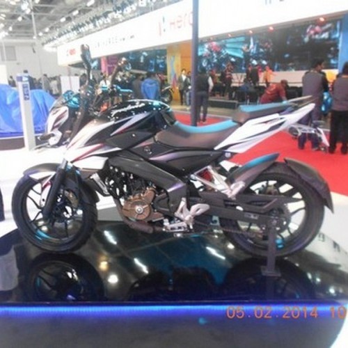 Bajaj Pulsar 200ns 04