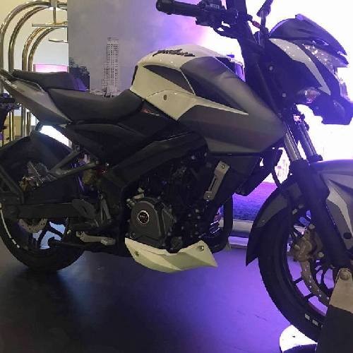 Bajaj Pulsar 200ns Front Three Quarter Left