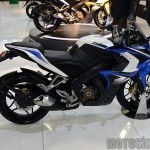Bajaj Pulsar 200ss Blue Side Full View