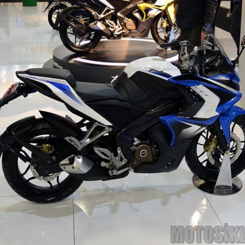 Bajaj Pulsar 200ss Blue Side Full View