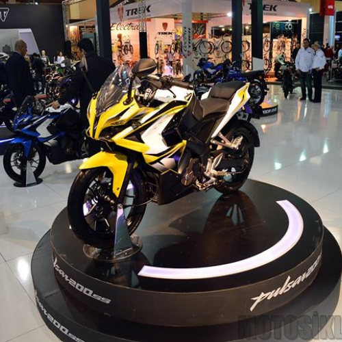 Bajaj Pulsar 200ss Yellow Front Quarter View