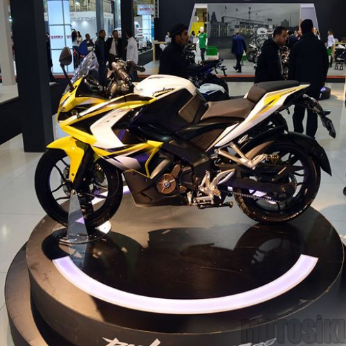 Bajaj Pulsar 200ss Yellow Side View