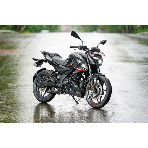 Bajaj Pulsar N160 Outside View