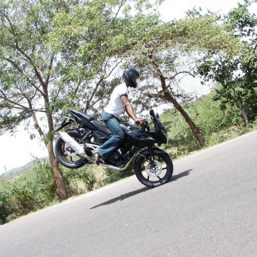 Bajaj Pulsar220 10