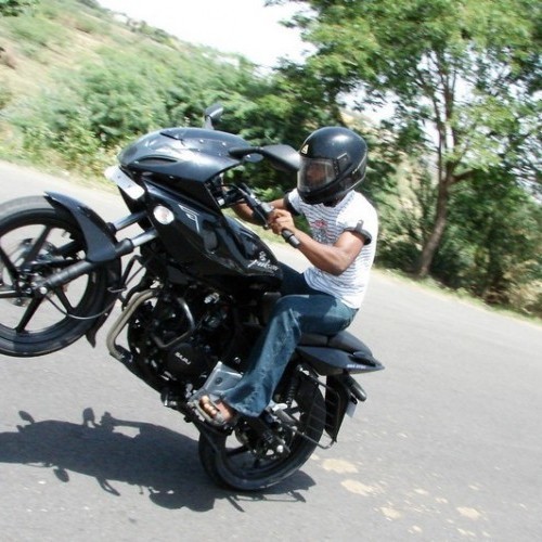 Bajaj Pulsar220 11