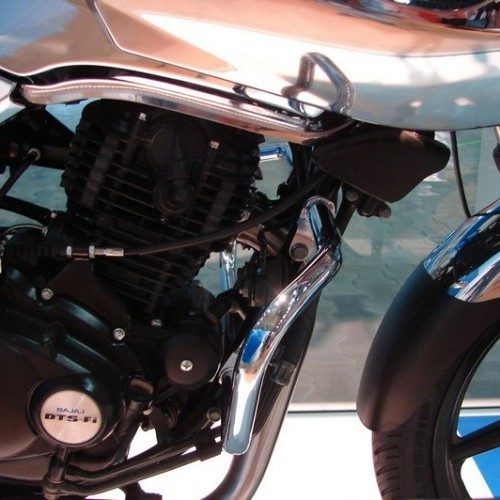 Bajaj Pulsar220 7