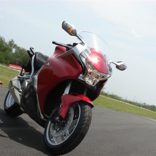 Honda Vfr1200f 16