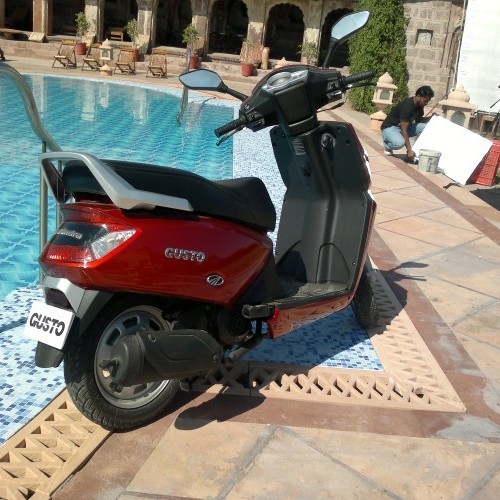 Mahindra Gusto Test Drive Picture