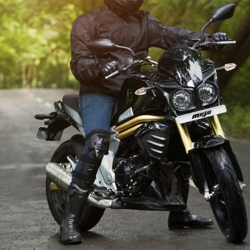 Mahindra Mojo Bike Test Drive Picture Headlight