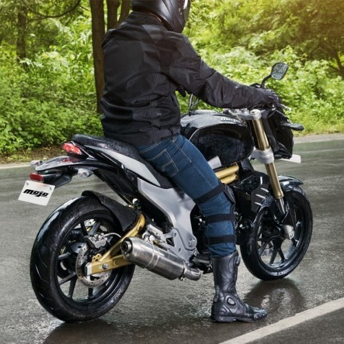 Mahindra Mojo Bike Test Drive Picture Rear Quarter View