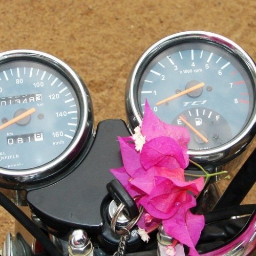 Royalenfield Thunderbirdtwinspark 25