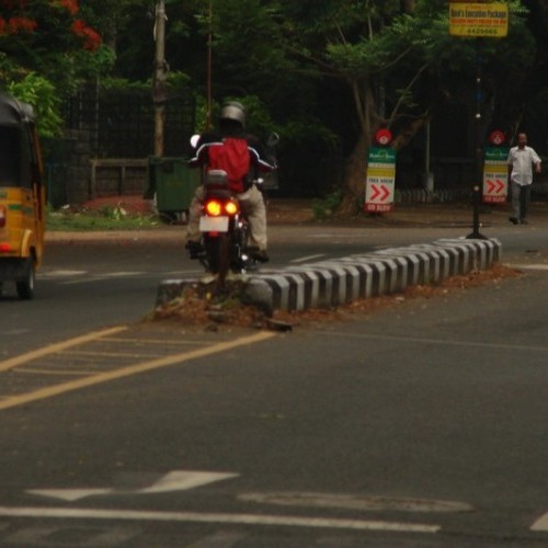 Royalenfield Thunderbirdtwinspark 4