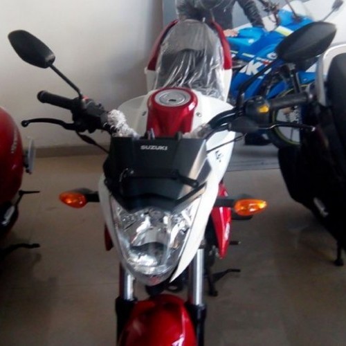 Suzuki Gixxer Dual Tone Colour White Red