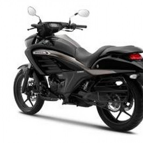 Suzuki Intruder Rear Quarter View