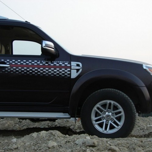Ford_Endeavour_70