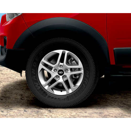 Mahindra_NuvoSport_30