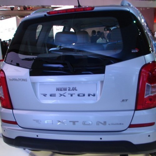 Mahindra_Rexton SUV_17