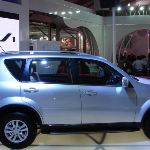 Mahindra_Rexton SUV_16