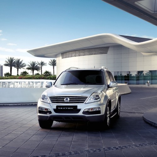 Mahindra_Rexton SUV_9