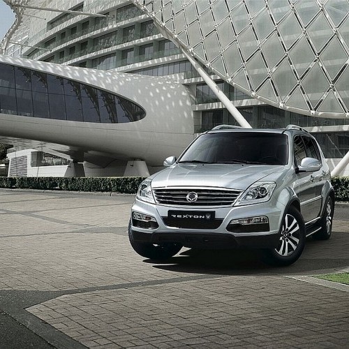 Mahindra_Rexton SUV_5