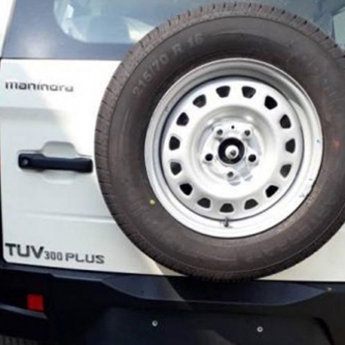 Mahindra_TUV300 Plus_3