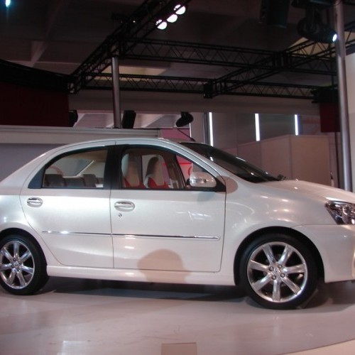 Toyota_Platinum Etios_2