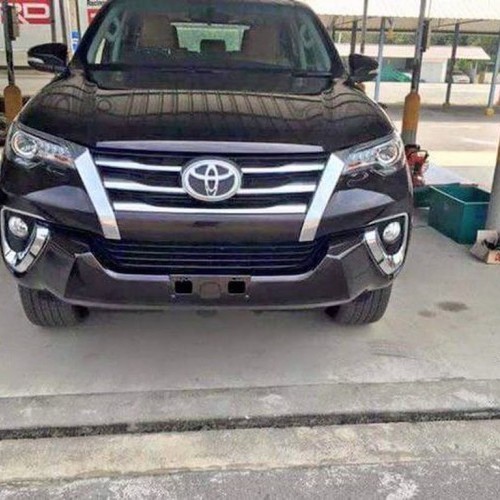 Toyota_Fortuner_33