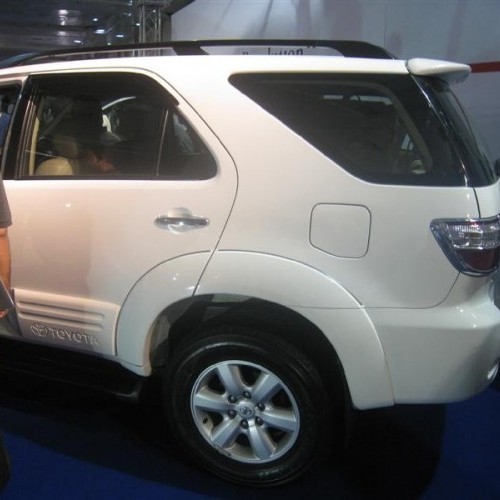 Toyota_Fortuner_12