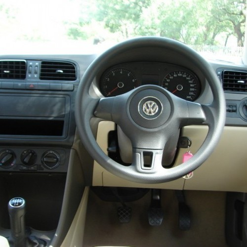 Volkswagen_Vento_235