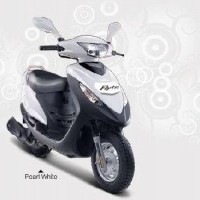 Mahindra Flyte Colour Pearl White