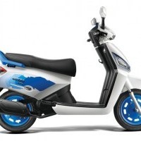 Mahindra Gusto 125 Color White