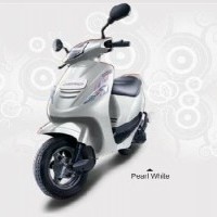 Mahindra Kine Colour Pearl White