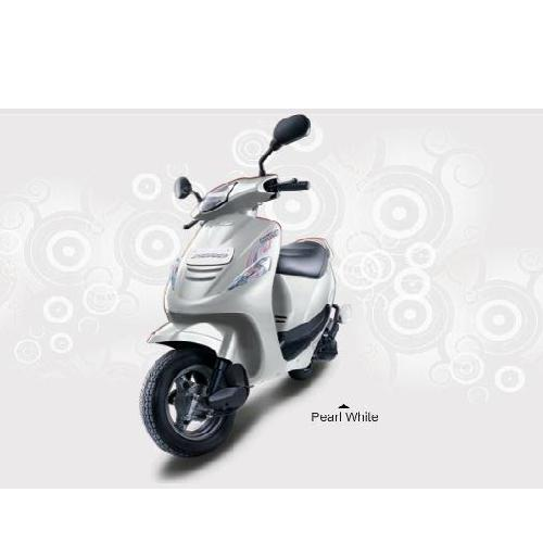 Mahindra Kine Colour Pearl White