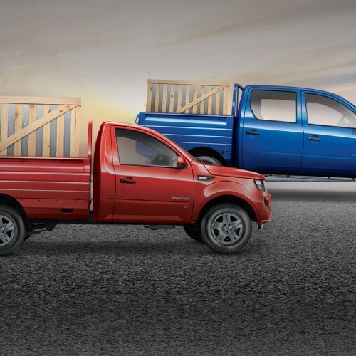 Mahindra Imperio Paint Blue Red